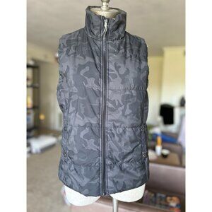 Vuori Women's Puffer Vest- Insulated- Full Zip- Wind Resistant- S Camo